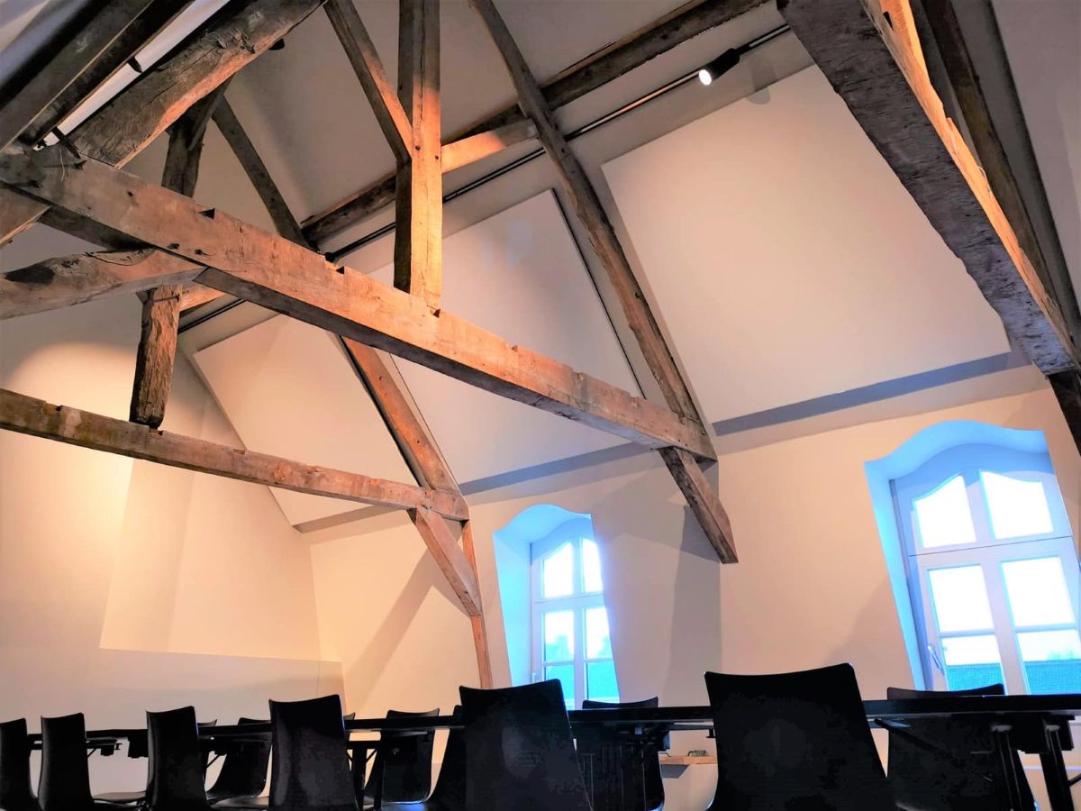 kantoor akoestische plafond plakpanelen